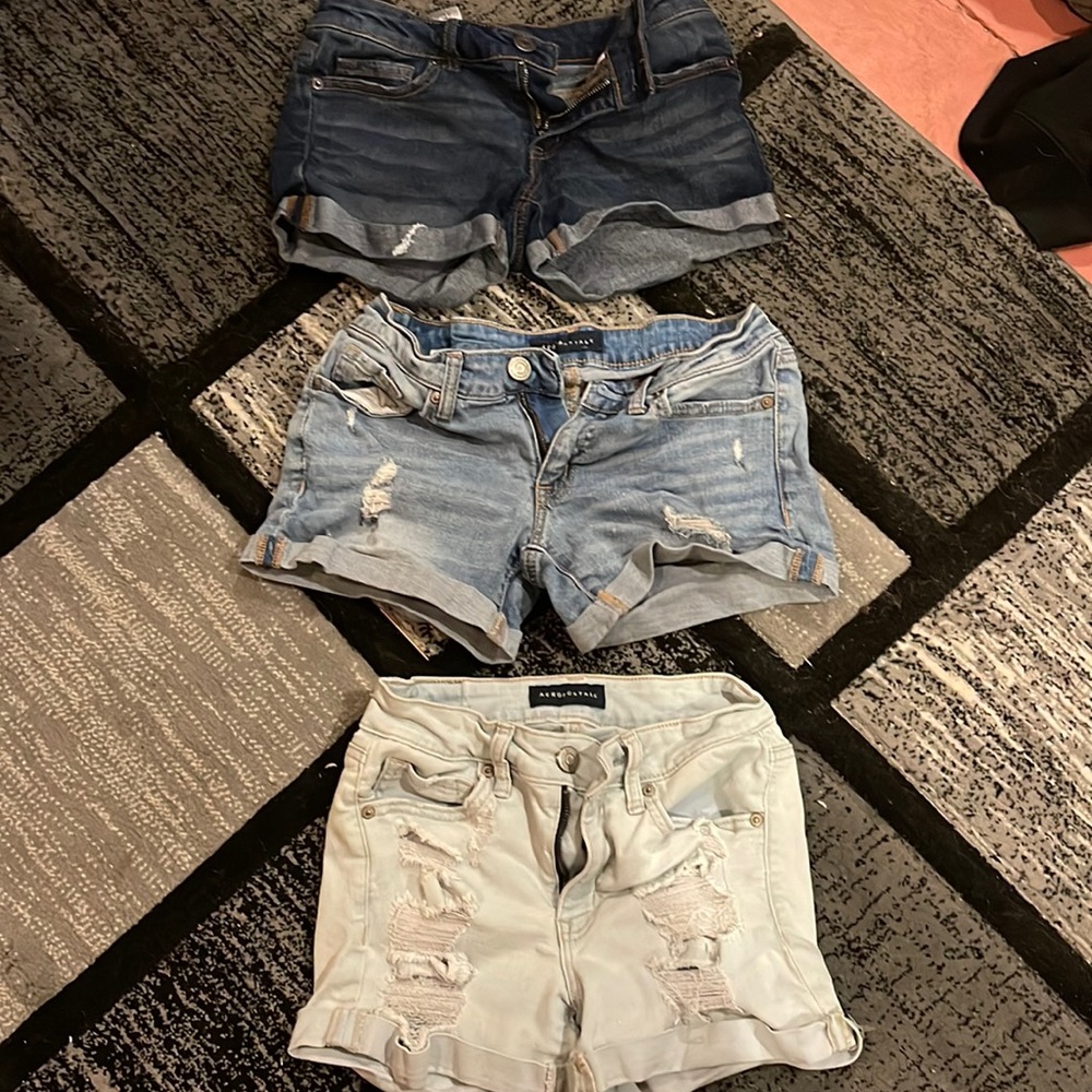 Girls/juniors Jean shorts size 0, light wash are highwasted midi,others are midi